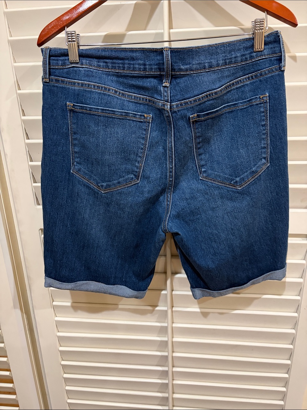 Old Navy Dark Blue Denim Women's Roll-Cuff Shorts - Picture 2 of 4
